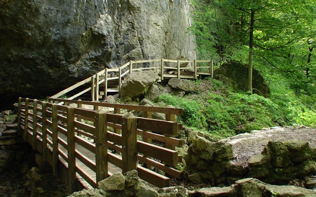 Maquoketa Caves State Park Trail