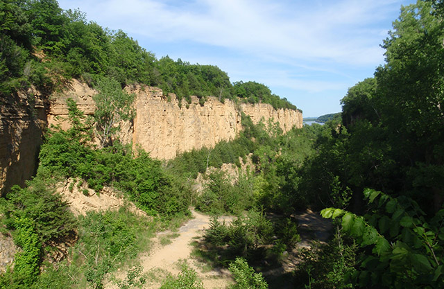 Mines of Spain Recreation Area and Preserve | Horseshoe Bluff Interpretive Trail